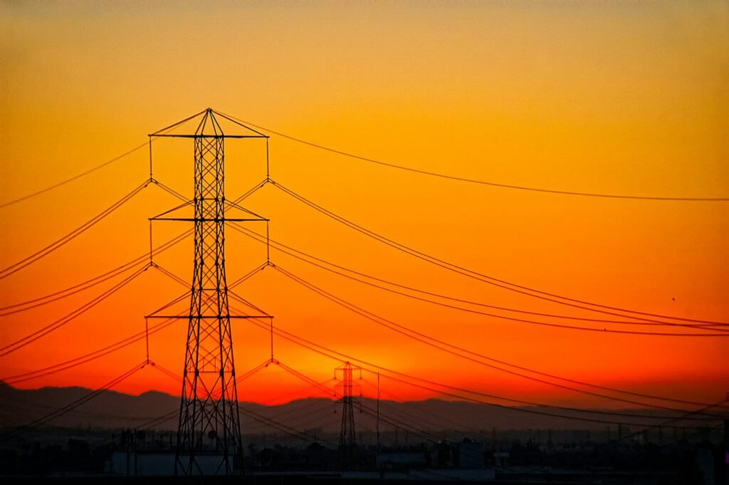 PLD chega a R$ 979,25/MWh no pico das 19h nesta segunda